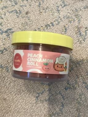 PEACHYBBIES. Peach cinnamon roll slime